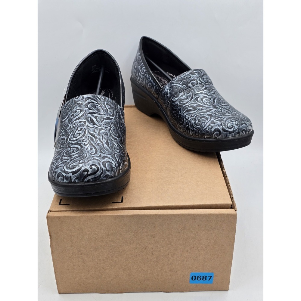 NEW Easy Works By Easy Street Slip Resistant Clogs Women's Size 11M Silver/Black